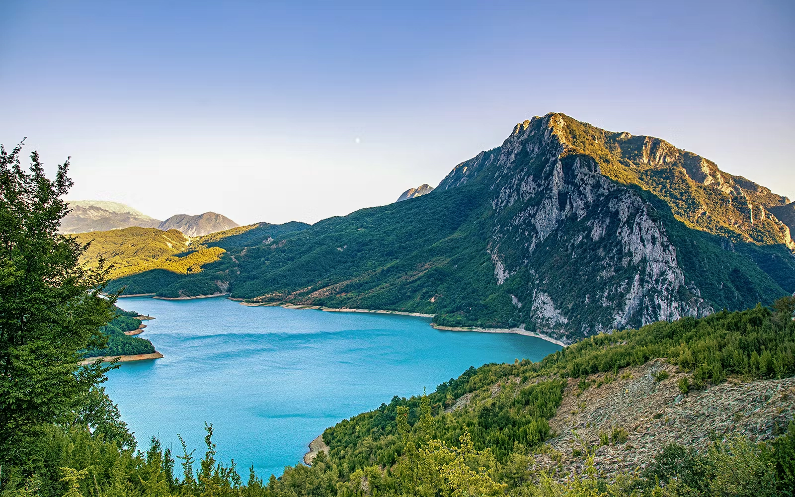 From Tirana: Hiking Adventure with Stunning Views of Lake Bovilla 